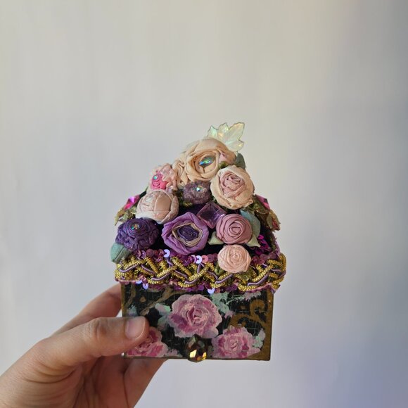 Handmade Decorative Victorian Style Flower Pin cushion - Picture 10 of 12